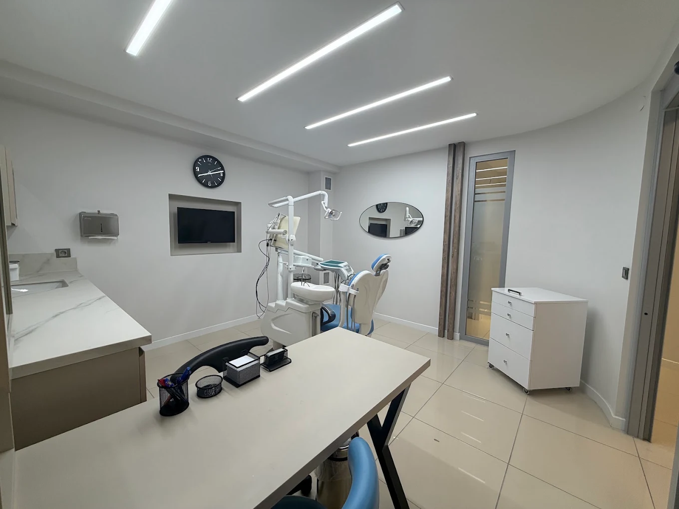 Dt. Zafercan Hızarcı Trabzon diş kliniği tedavi odası